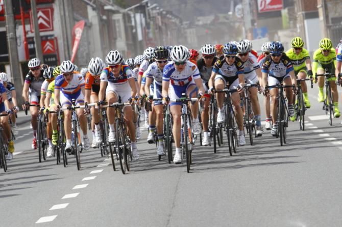 On the road back in to Huy, at the end of the first lap, the Rabo Women went to the front
