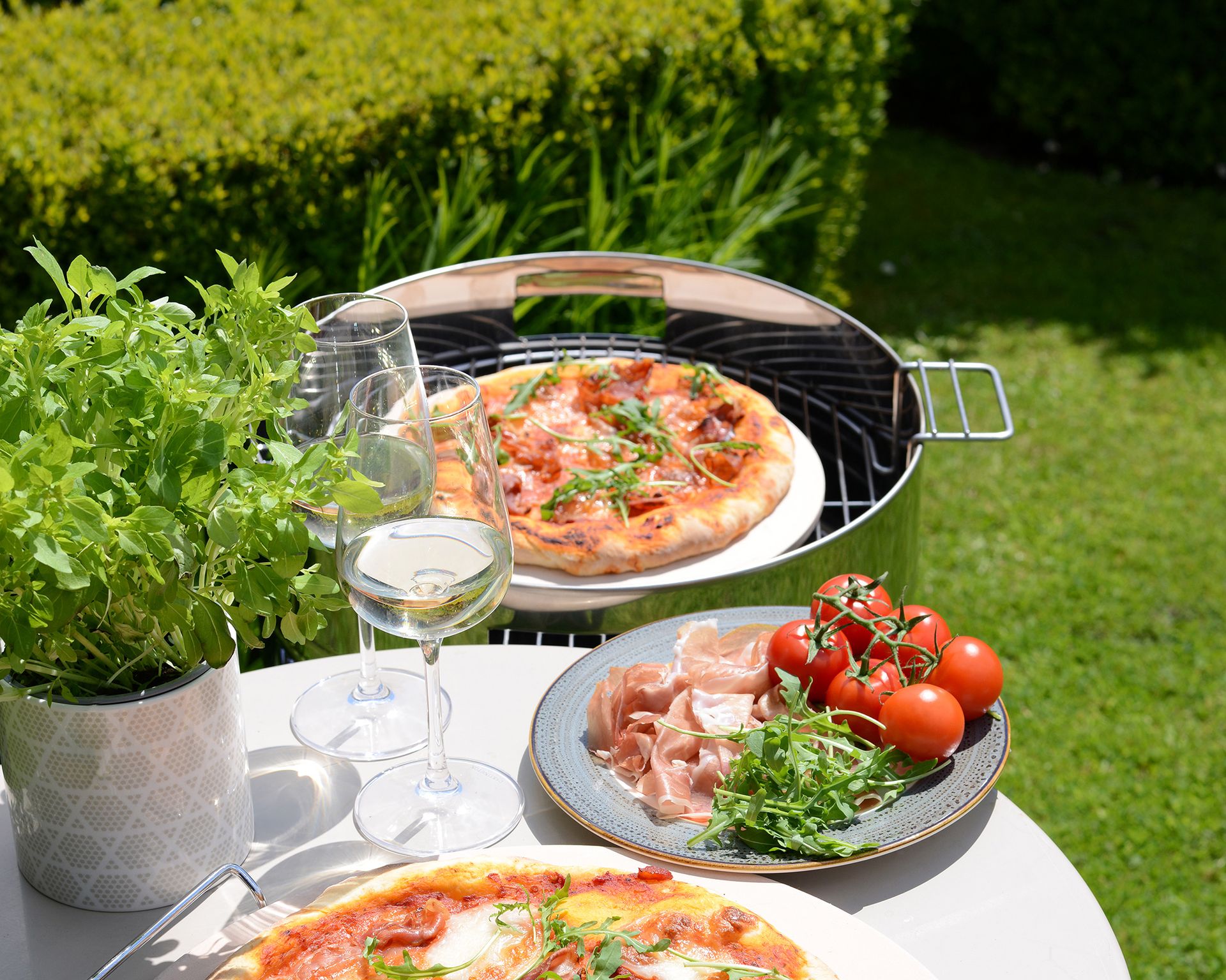 How to use a pizza stone on a grill get perfect results Gardeningetc