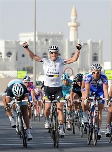 All white: Renshaw wins ahead of Bennati and Boonen