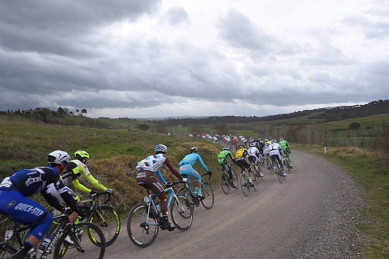 Cloudy skies greet the peloton