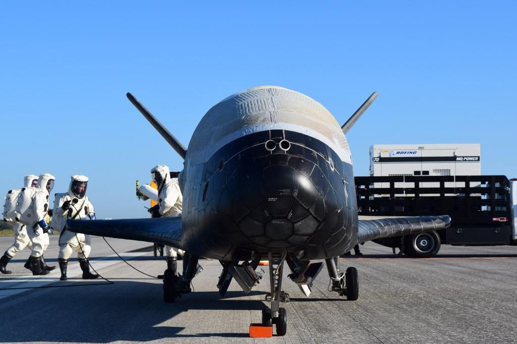 Air Force's X-37B Space Plane Lands In Florida After Record-Breaking ...