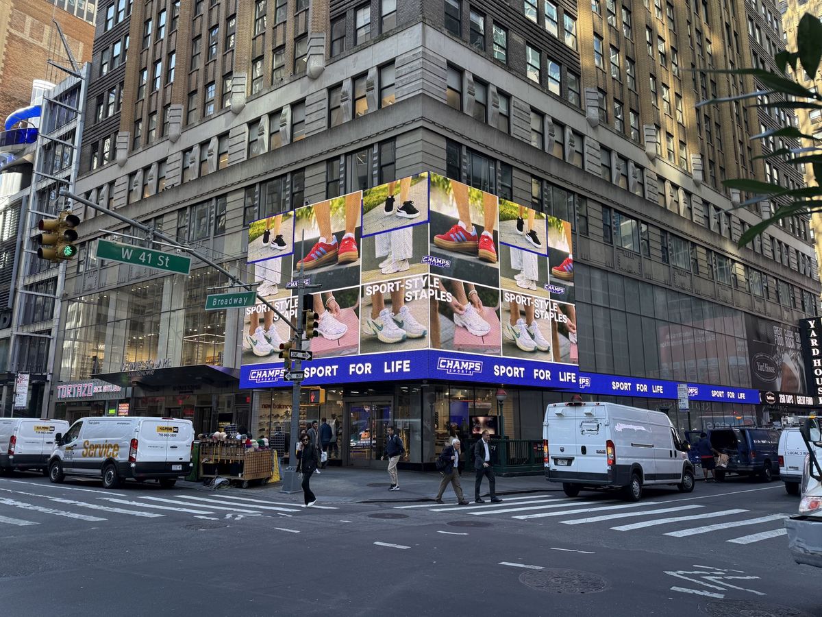 Apple iPhone 16 Pro Max dynamic range sample.