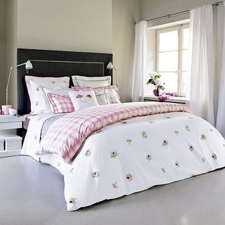 bedroom with duvet cover and cushion on bed