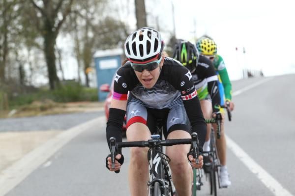 Clara Hughes (Specialized - lululemon) drives the three leaders