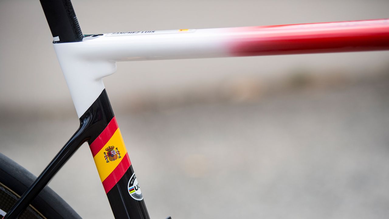 Luis Leon Sanchez's Spanish champion's themed Wilier Zero SLR