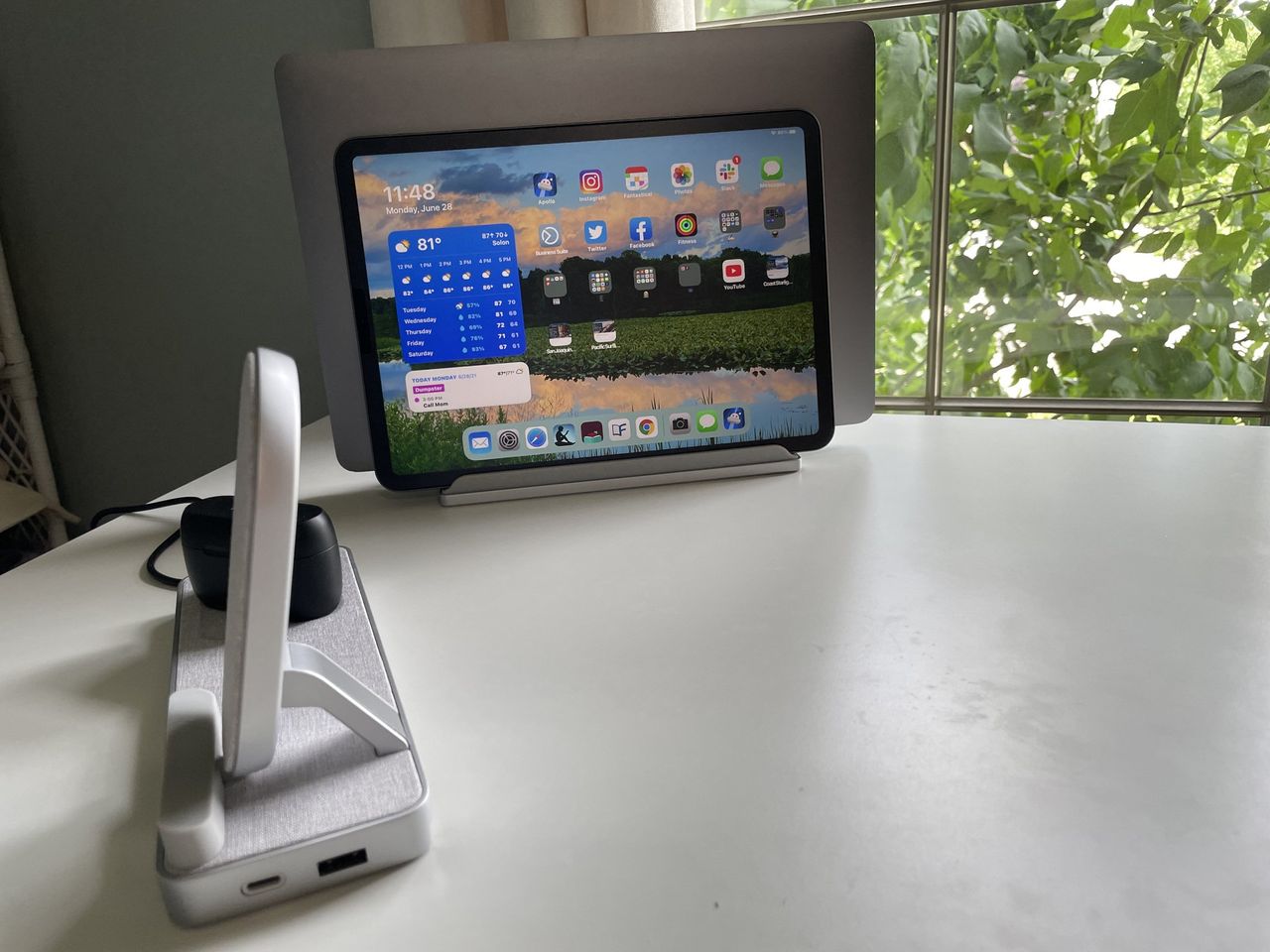 Kensington Studiocaddy Charging Station Lifestyle