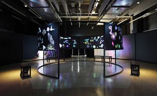 Universal Everything has created a curved chamber comprising two concentric 360º video projection walls immersing the visitor