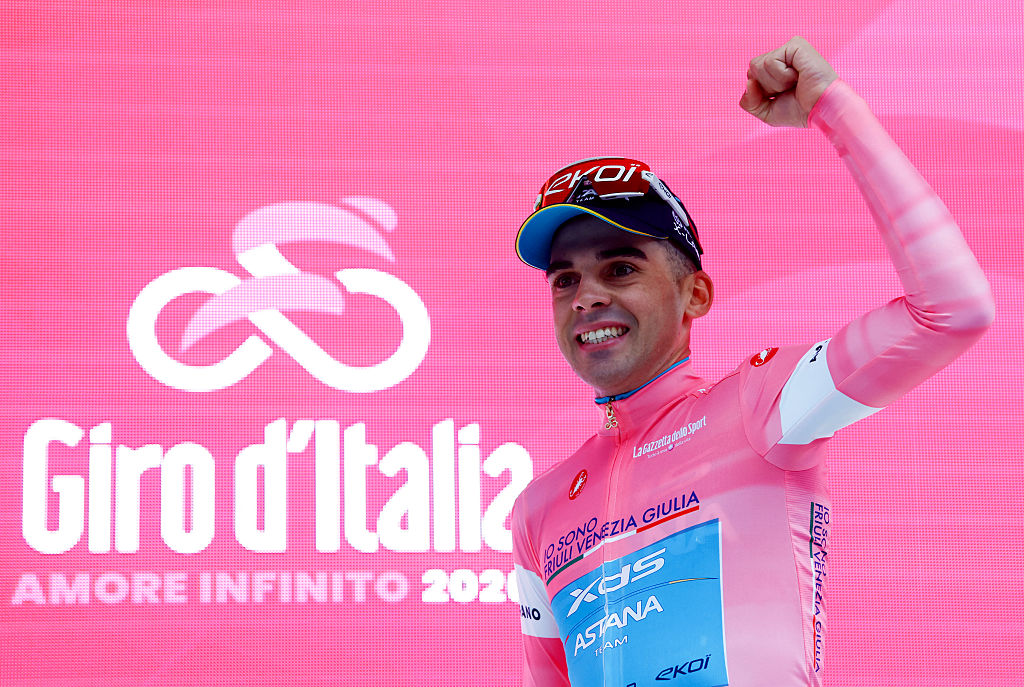 Thomas Silva in pink jersey