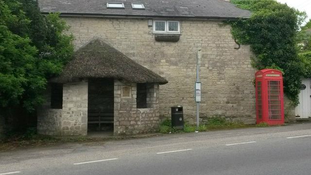 Bus shelter