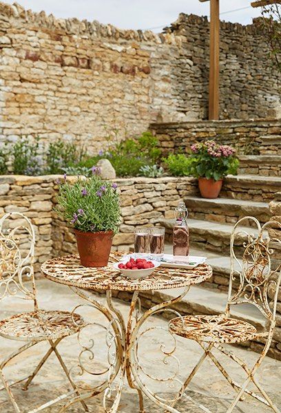 Traditional outdoor dining spaces: 19 beautiful ideas for your garden ...