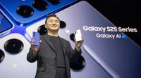 Samsung's TM Roh holds up two Galaxy S25 smartphones onstage during Samsung Unpacked 2025