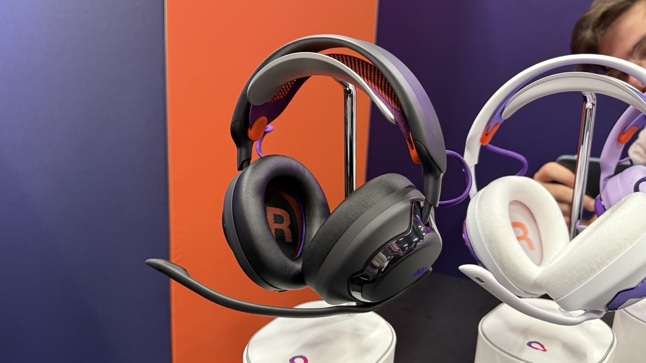 JBL's Quantum headphone range on show at GamesCom