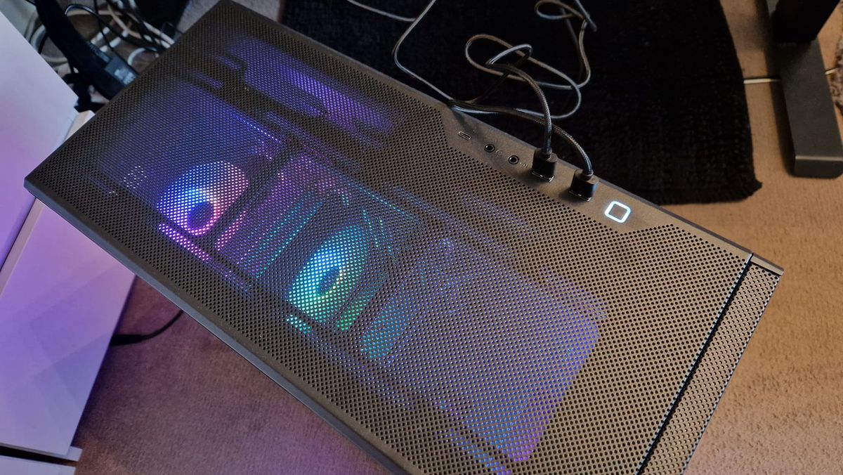 iBUYPOWER Slate 8MP 003's mesh top