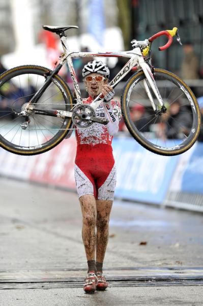 Quinten Hermans celebrates his win