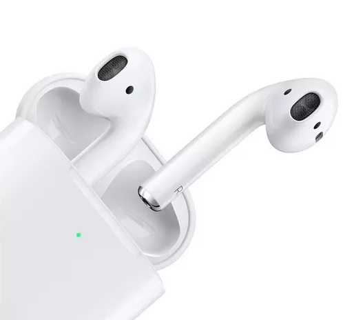 Apple AirPods with wireless charging case