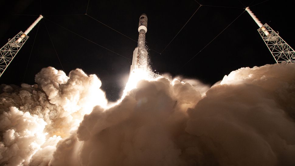 SpaceX wins Pentagon rocket contract to send spy satellites into orbit
