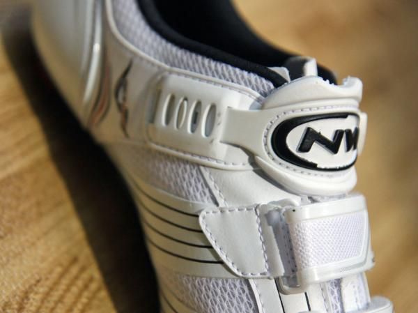 Northwave's adjustable main strap allows for a generous range of lengths while retaining a low profile.