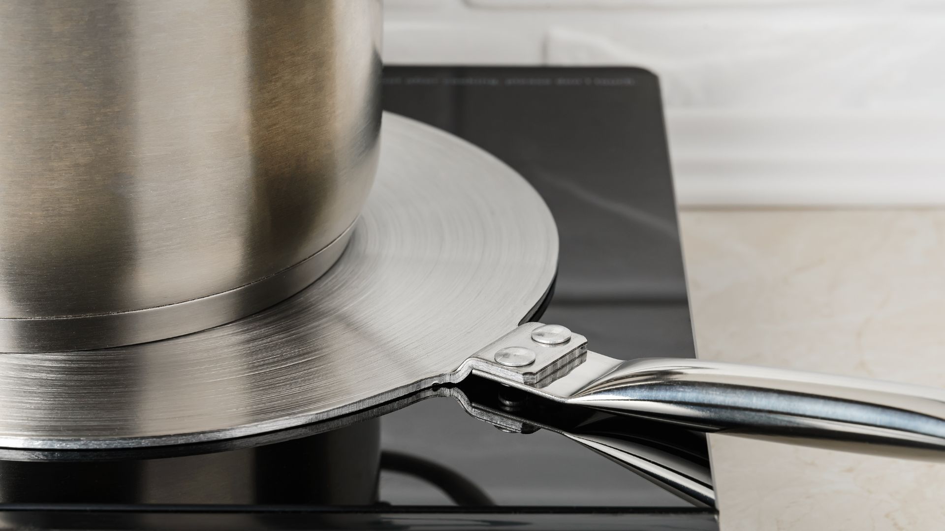 Experts advise against using ‘converter discs’ on induction cooktops: here’s why