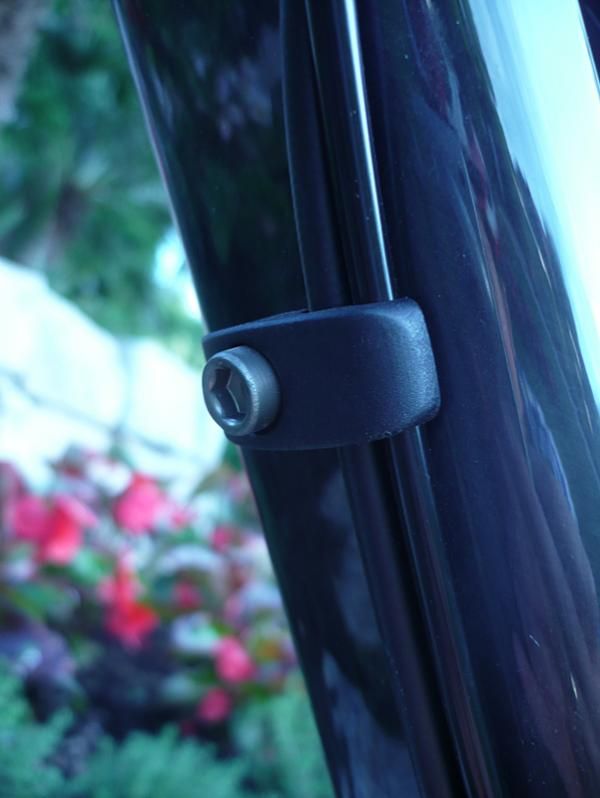 A cable housing guide on the Specialized Fate's downtube.