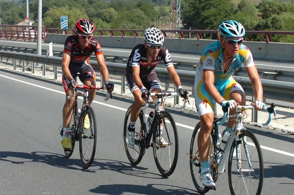 Vinokourov works to keep the trio away.