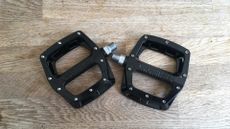 DMR V12 pedals in black