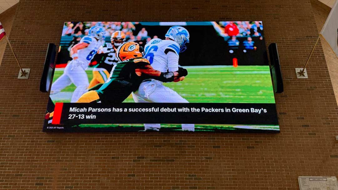The Lions/Packers NFL game is shown in great detail on a Daktronics dvLED screen.