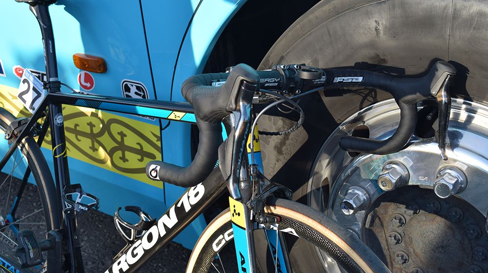 Shimano Dura-Ace components provide the shifting and stopping power for the Dane