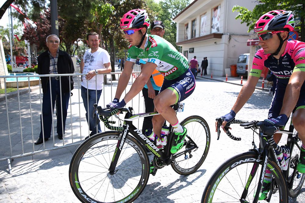 Sacha Modolo in the green jersey before the start.