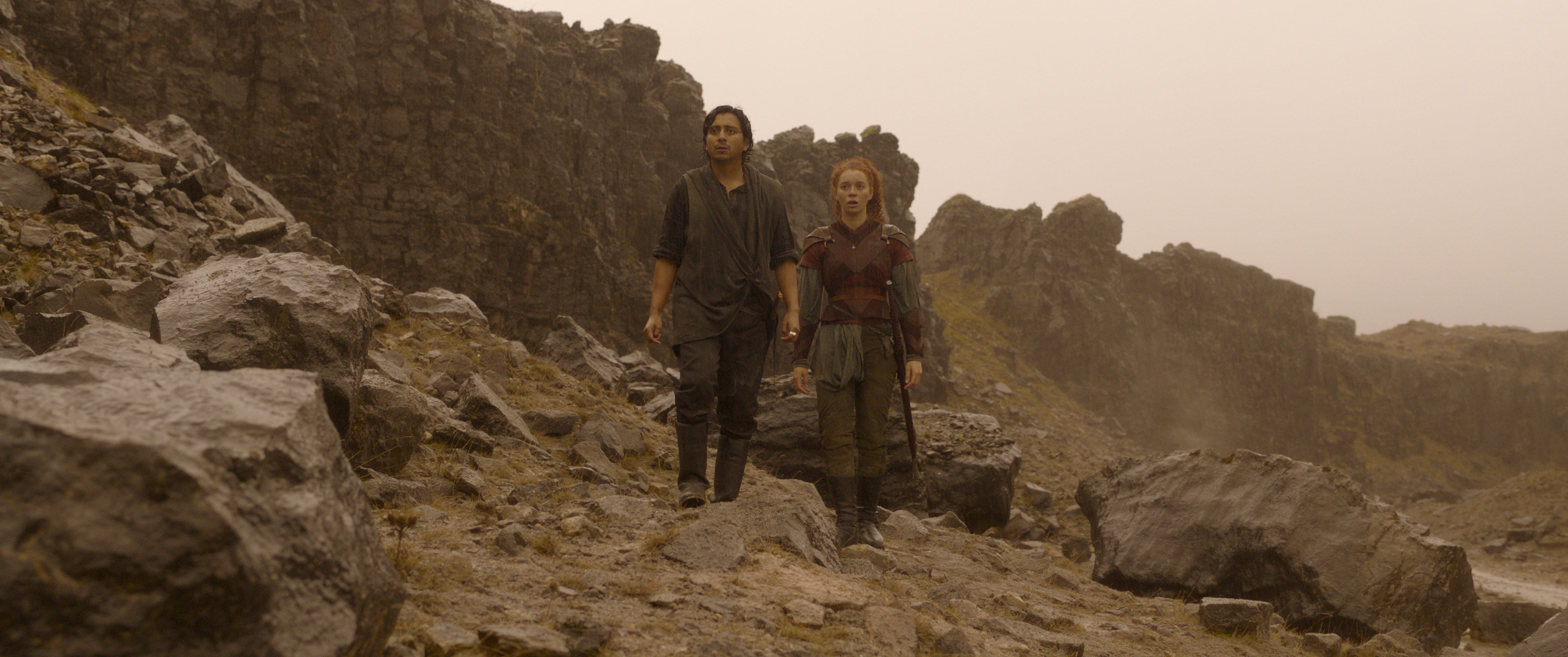 (LR): Graydon (Tony Revolori) und Jade (Erin Kellyman) in Lucasfilms WILLOW