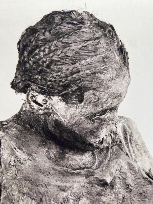 The missing head of the mummy, photographed in 1908.