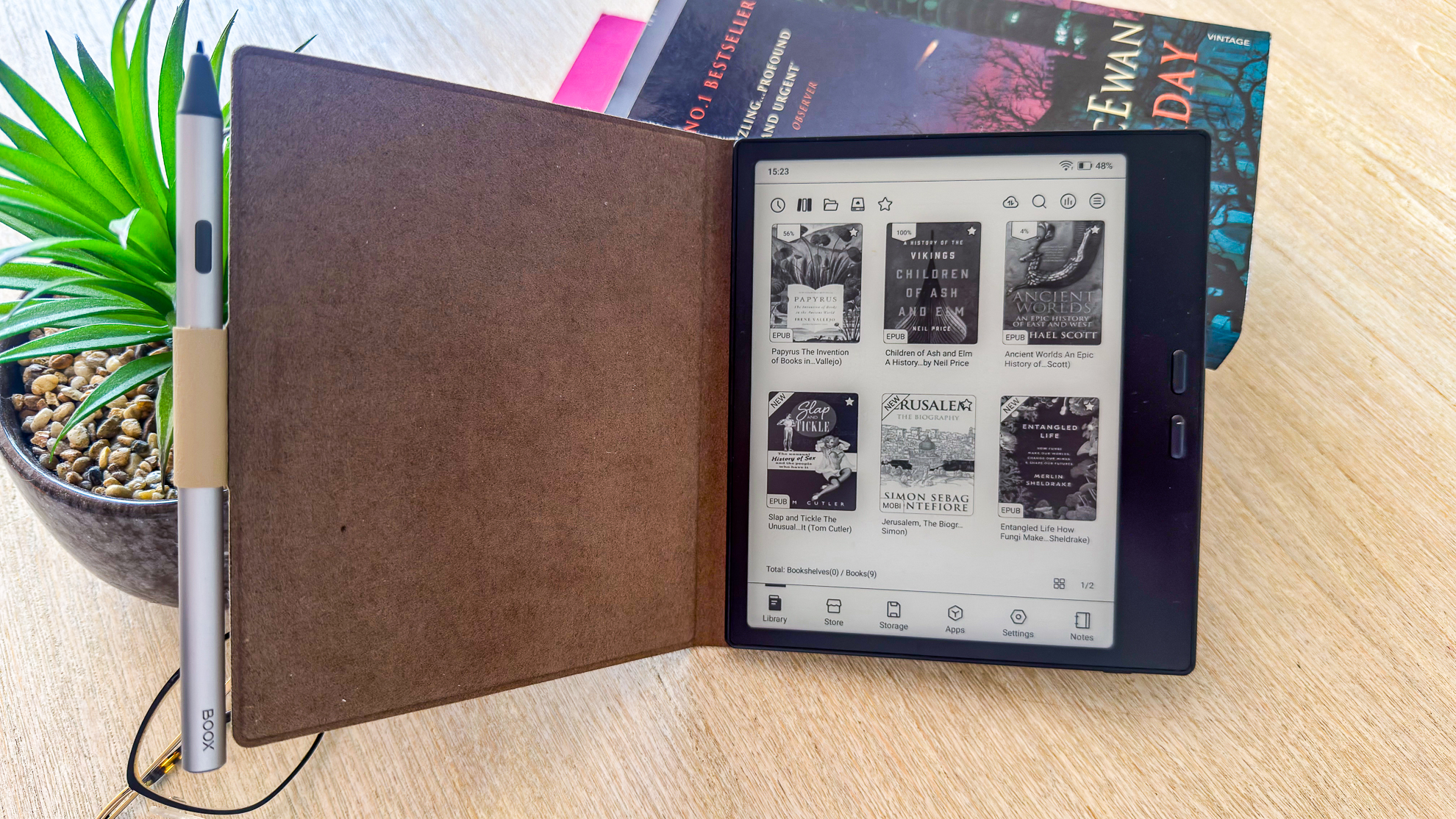 Ebook titles in the library app of the Boox Go 7 ereader