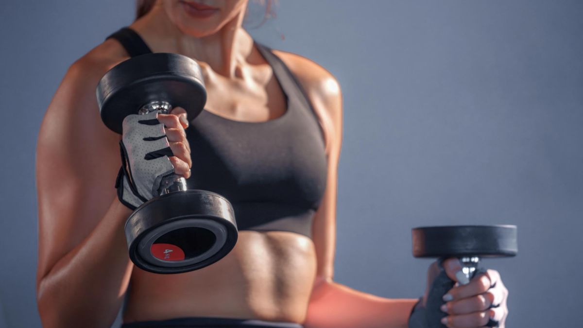 You don't need the gym to build upper body muscle — just 8 exercises and a  set of dumbbells