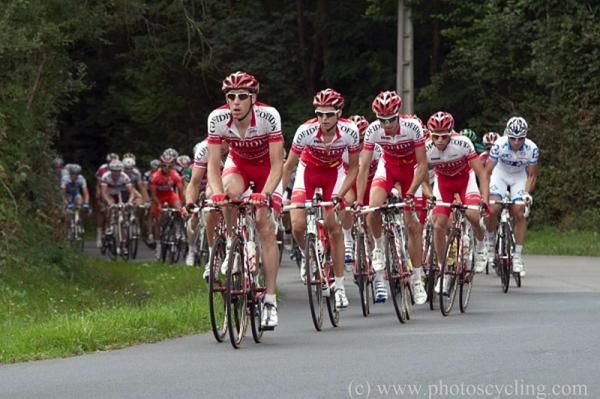 Cofidis controls the peloton for race leader Samuel Dumoulin.