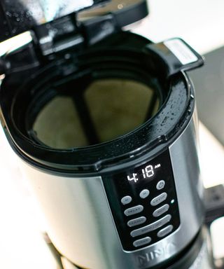 How To Set / Program Delay Brew Ninja 14 Cup XL Coffee Maker DCM201 Set  Time 