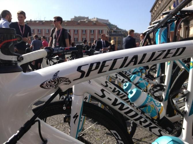 Specialized went to town on Vincenzo Nibalis Tarmac SL4, giving his frame a one-off paint job. Nibali gets a shark motif a reference to his nickname