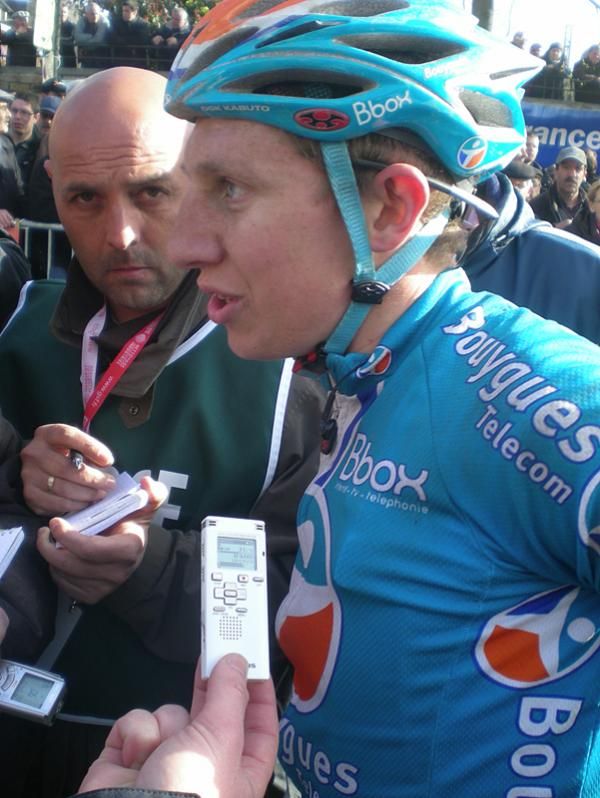 Cyril Gautier is interviewed by L'Equipe's Manuel Martinez after winning the Route Ad&eacute;lie.