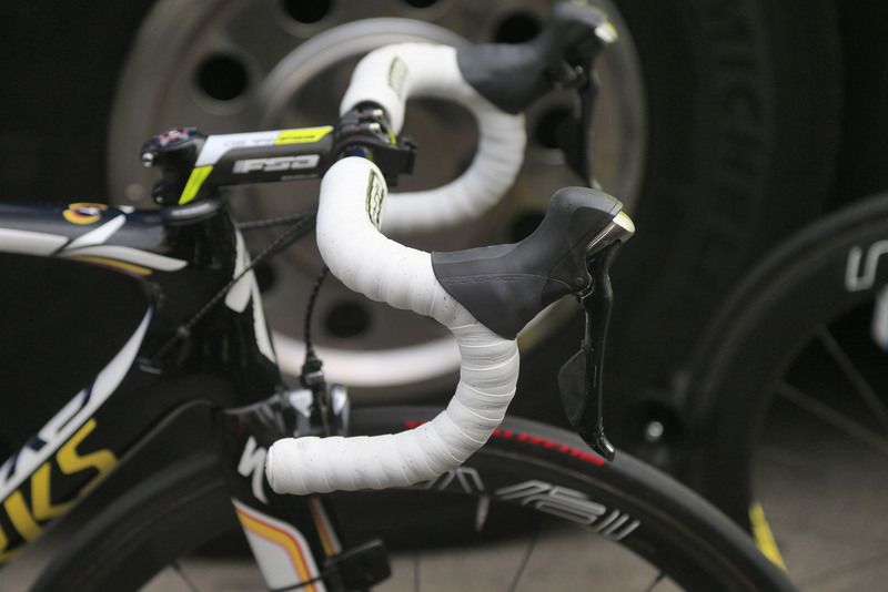 The handlebars of Alberto Contador (Tinkoff-Saxo)