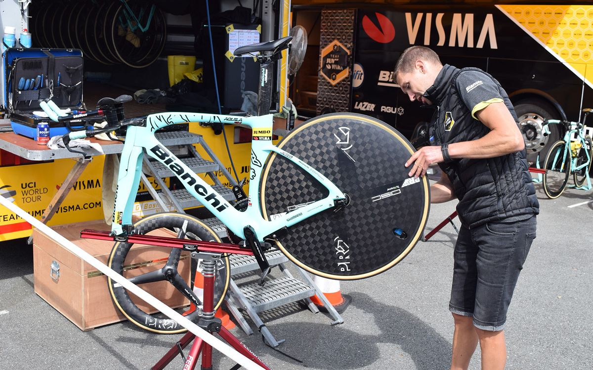 A few of Jumbo-Visma's Bianchi Aquila feature this paint design instead of plain black or celeste paint