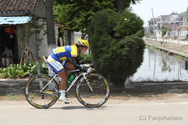The pace lifted considerably for the second sprint point, lining out the peloton. Maneephan Jutatip (Thailand) chases