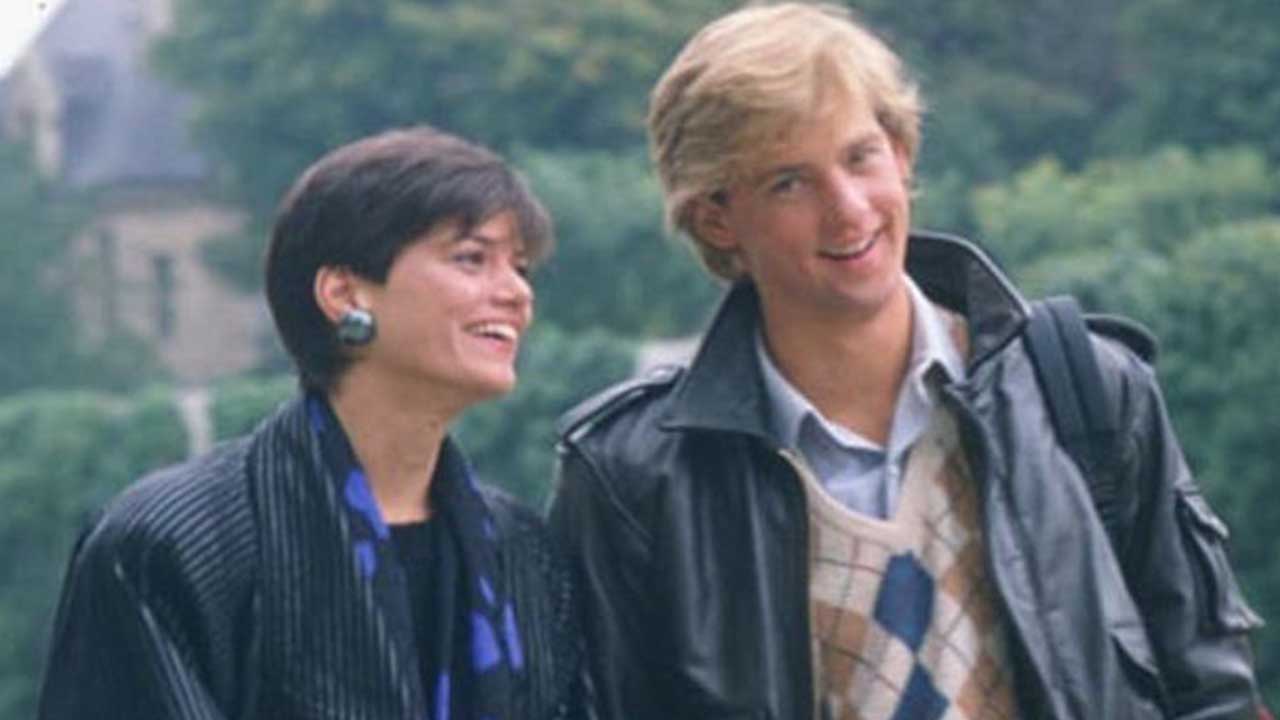 Linda Fiorentino and Anthony Edwards in Gotcha!