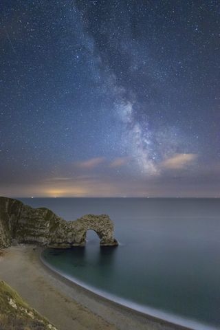 Taken on a Canon EOS 5D Mark IV with a Canon EF 16-35mm f/2.8L III USM lens at 120 secs; f/2.8; ISO12800. © David Noton