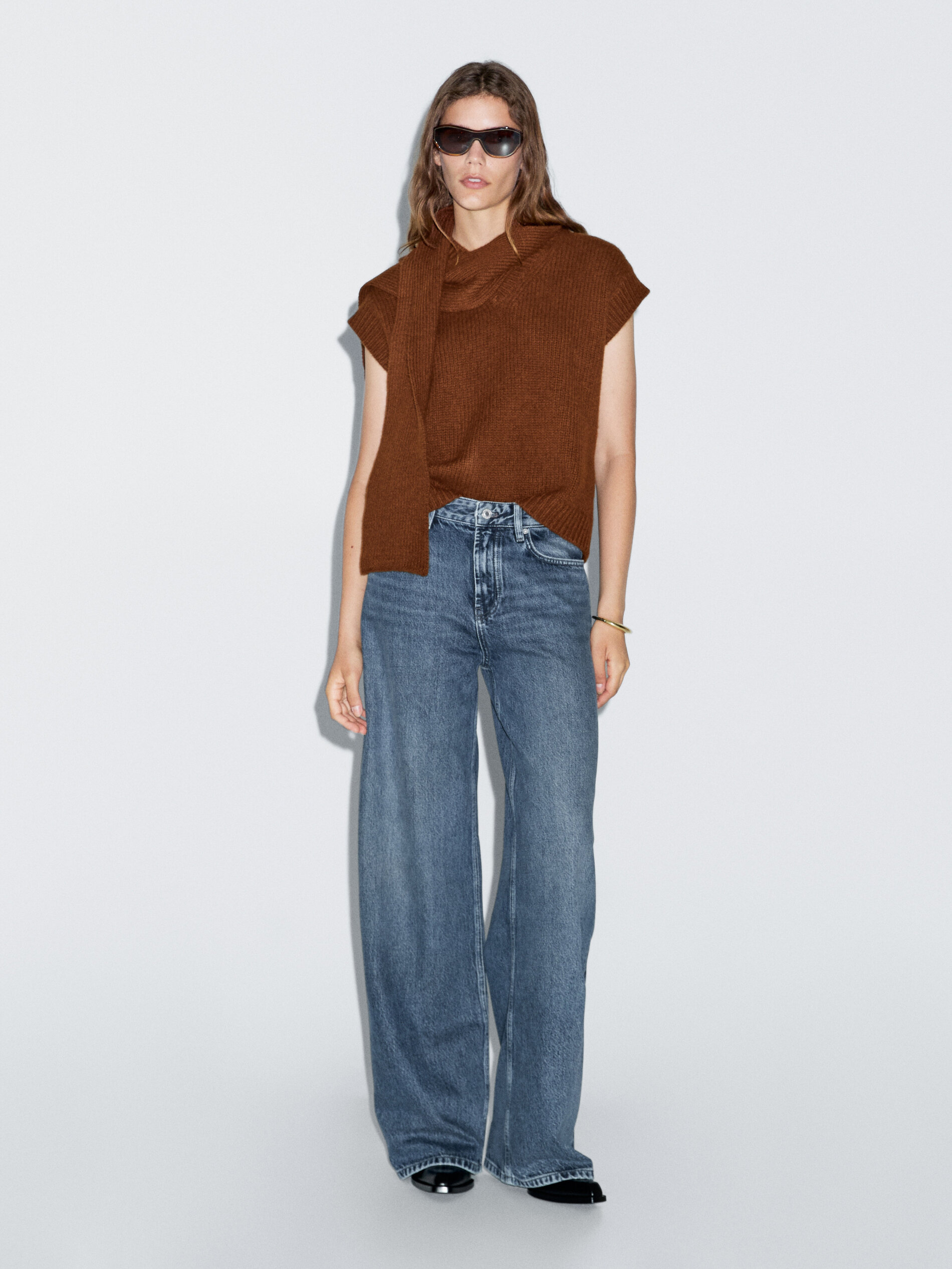 V-Neck Knit Vest With Scarf