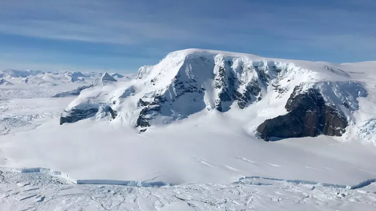 Космічний лазер відстежує підльодовикового озера, приховані в Антарктиді