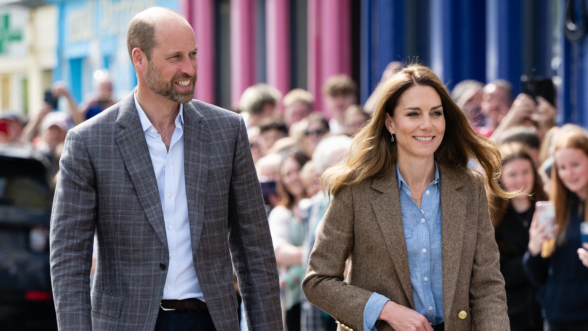 TOBERMORY, SCOTLAND - APRIL 29: Prince William, Prince of Wales, known as the Duke of Rothesay when in Scotland and Catherine, Princess of Wales, known as the Duchess of Rothesay when in Scotland arrive for a visit to a local market on April 29, 2025 in Tobermory, Scotland. The Prince and Princess of Wales are on a two-day visit to the Isles of Mull and Iona on the 29th and 30th of April to engage with rural island communities. During their time on the islands, they will connect with local residents, highlighting the value of social bonds and underscoring the importance of safeguarding and advocating for the natural environment. (Photo by Samir Hussein/WireImage)