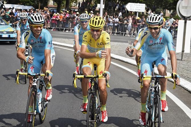 Vincenzo Nibali celebrates his Tour de France victory on the way to Paris