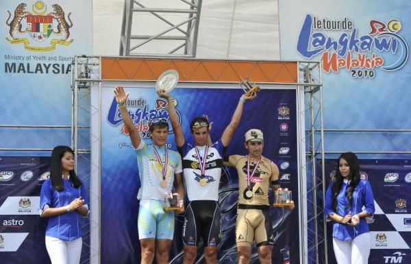 winner stage 1 TDL 2010 (Kota Bharu-Kuala Berang), Michael Matthews (Australia) from Jayco-Skins (middle) took his debut pro victory on today's opening stage outkicking Vidal Celis (Spanyol) from Footon-Servetto (right side) and Ruslan Tleubayev (Kazakhstan National Team) (left).