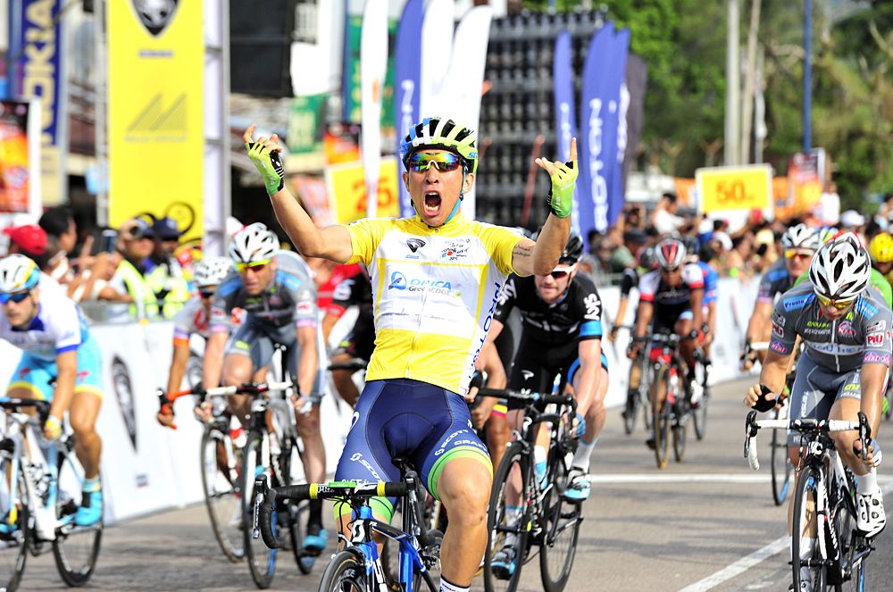 Caleb Ewan (Orica-GreenEdge) wins stage 6