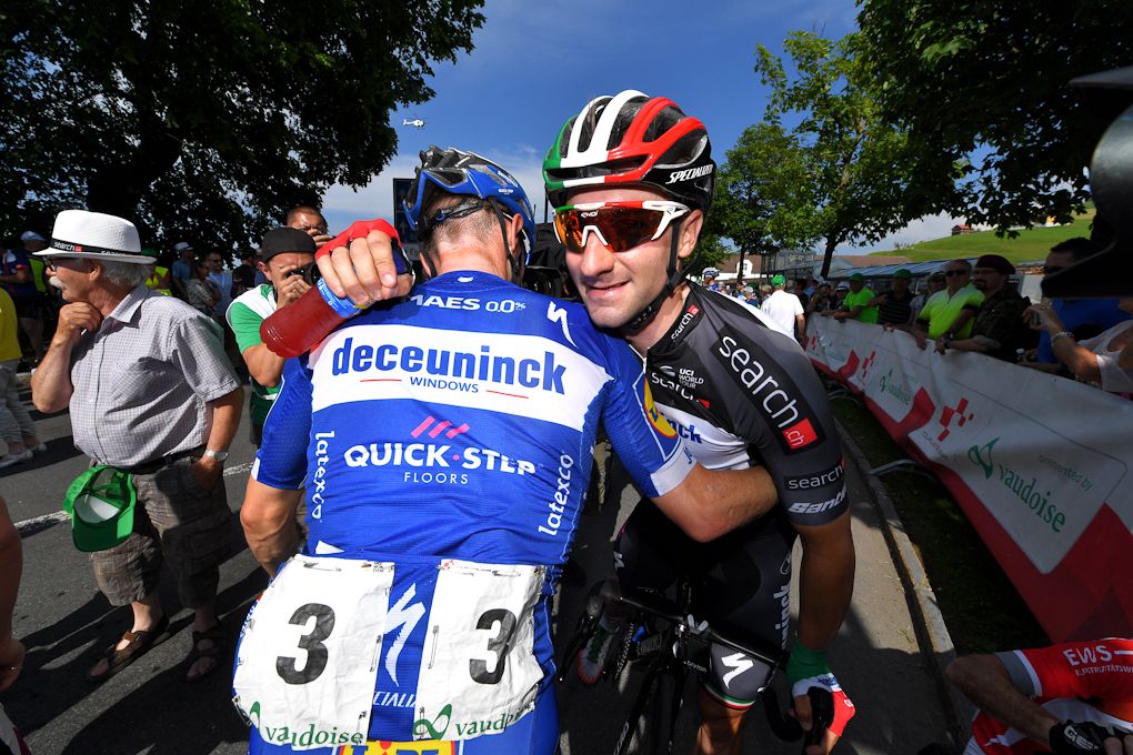 Elia Viviani celebrates winning stage 5 at Tour de Suisse