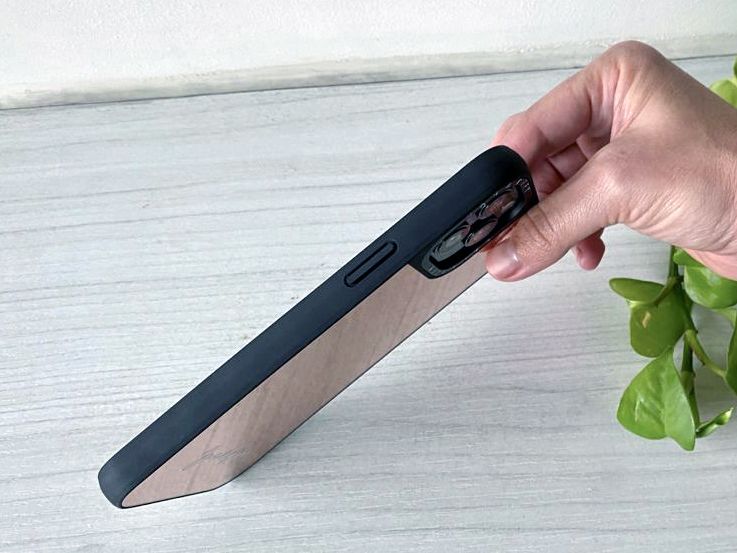 Casetify Custom Mirror Case review A case that