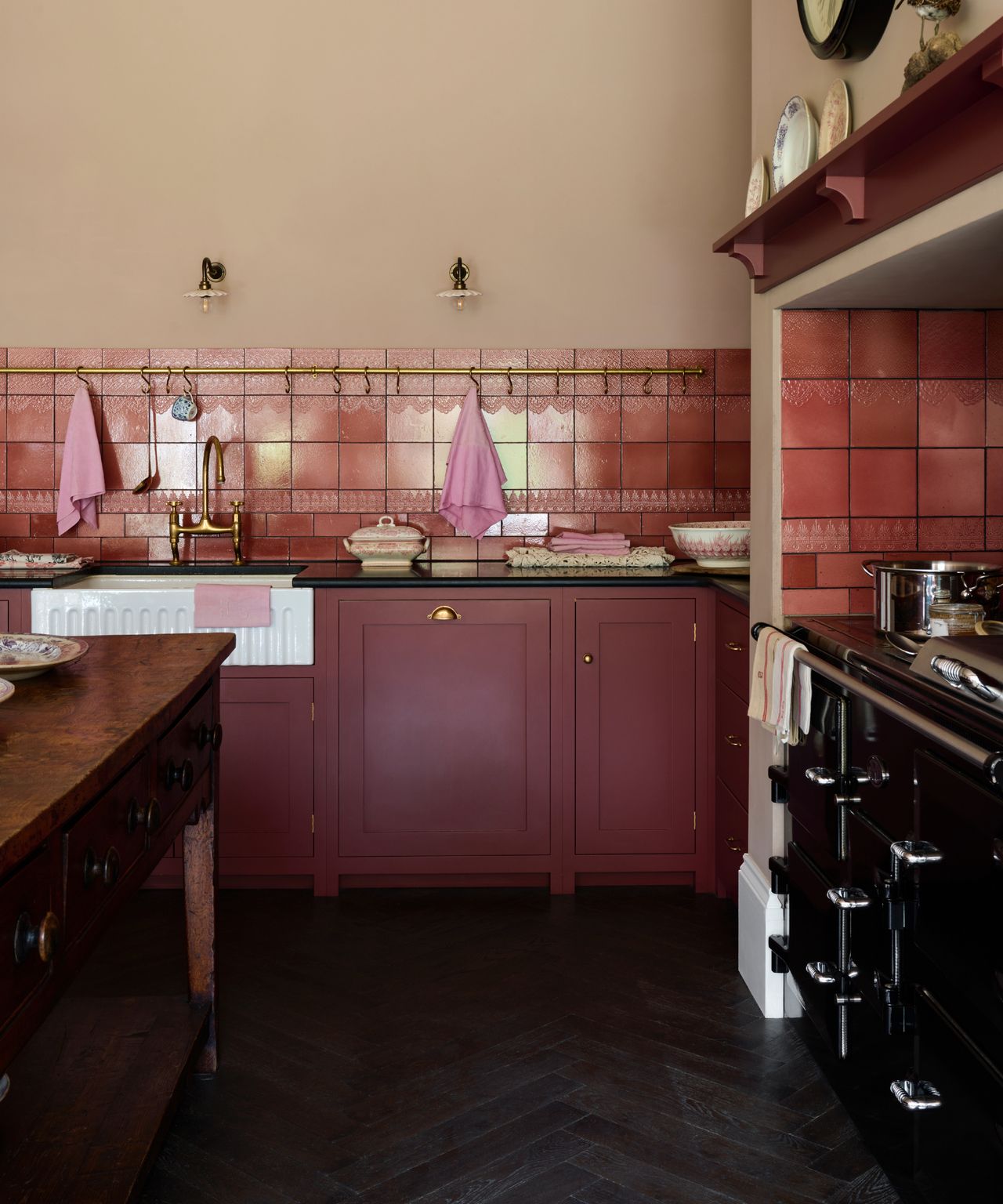 Picture of How to paint a tile backsplash | Homes and Gardens